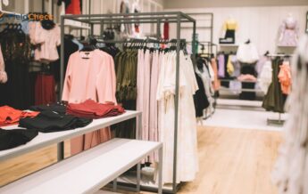 Benefits of clothing display racks in boutique